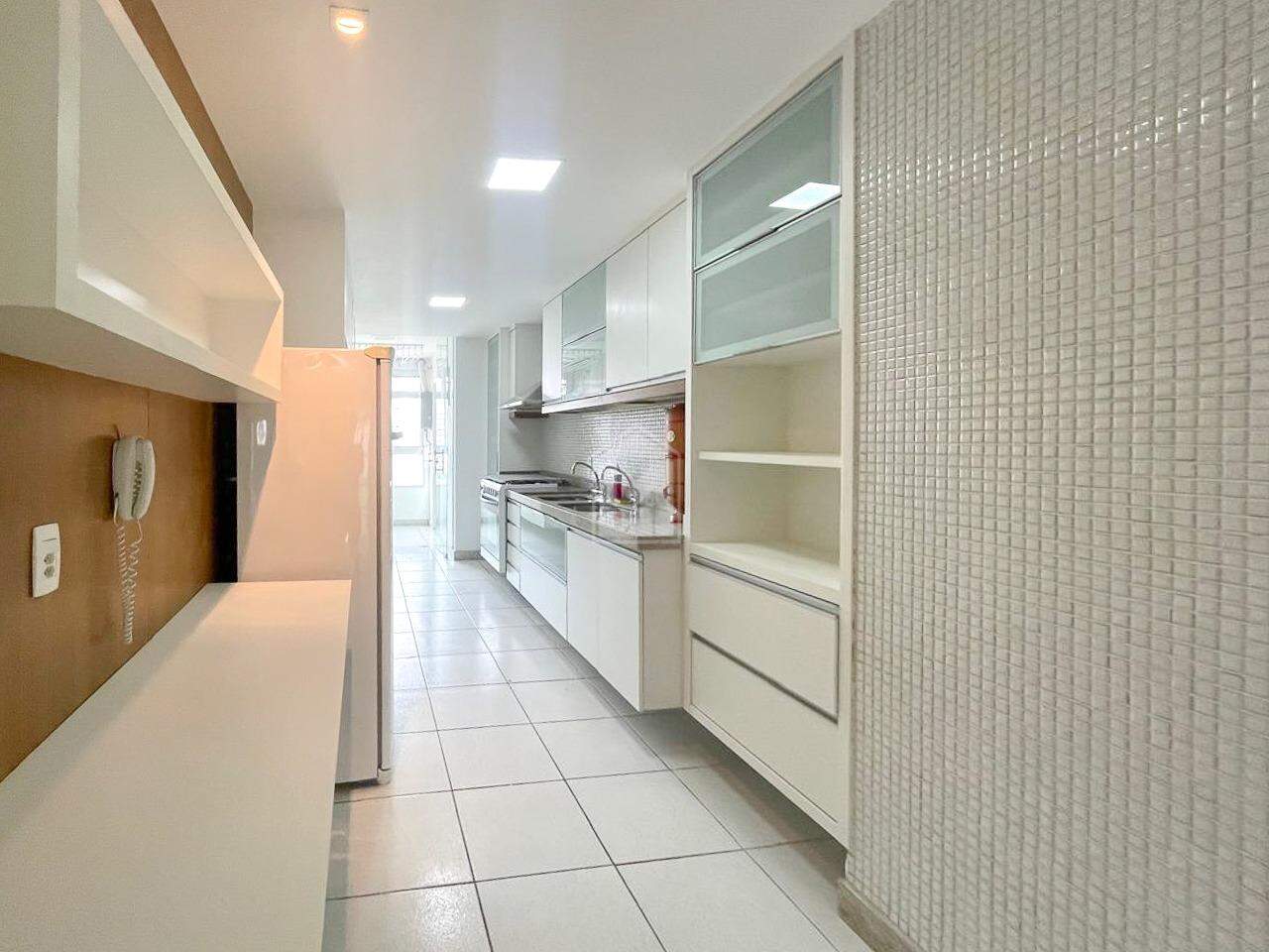 Apartamento para alugar com 4 quartos, 200m² - Foto 25