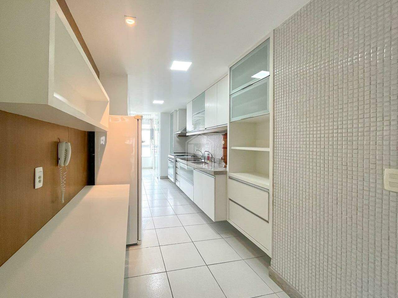 Apartamento para alugar com 4 quartos, 200m² - Foto 24