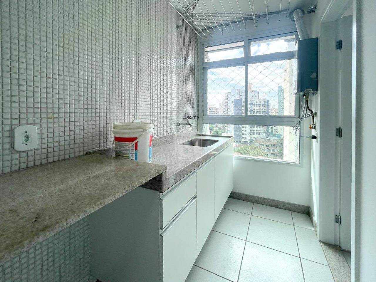 Apartamento para alugar com 4 quartos, 200m² - Foto 28