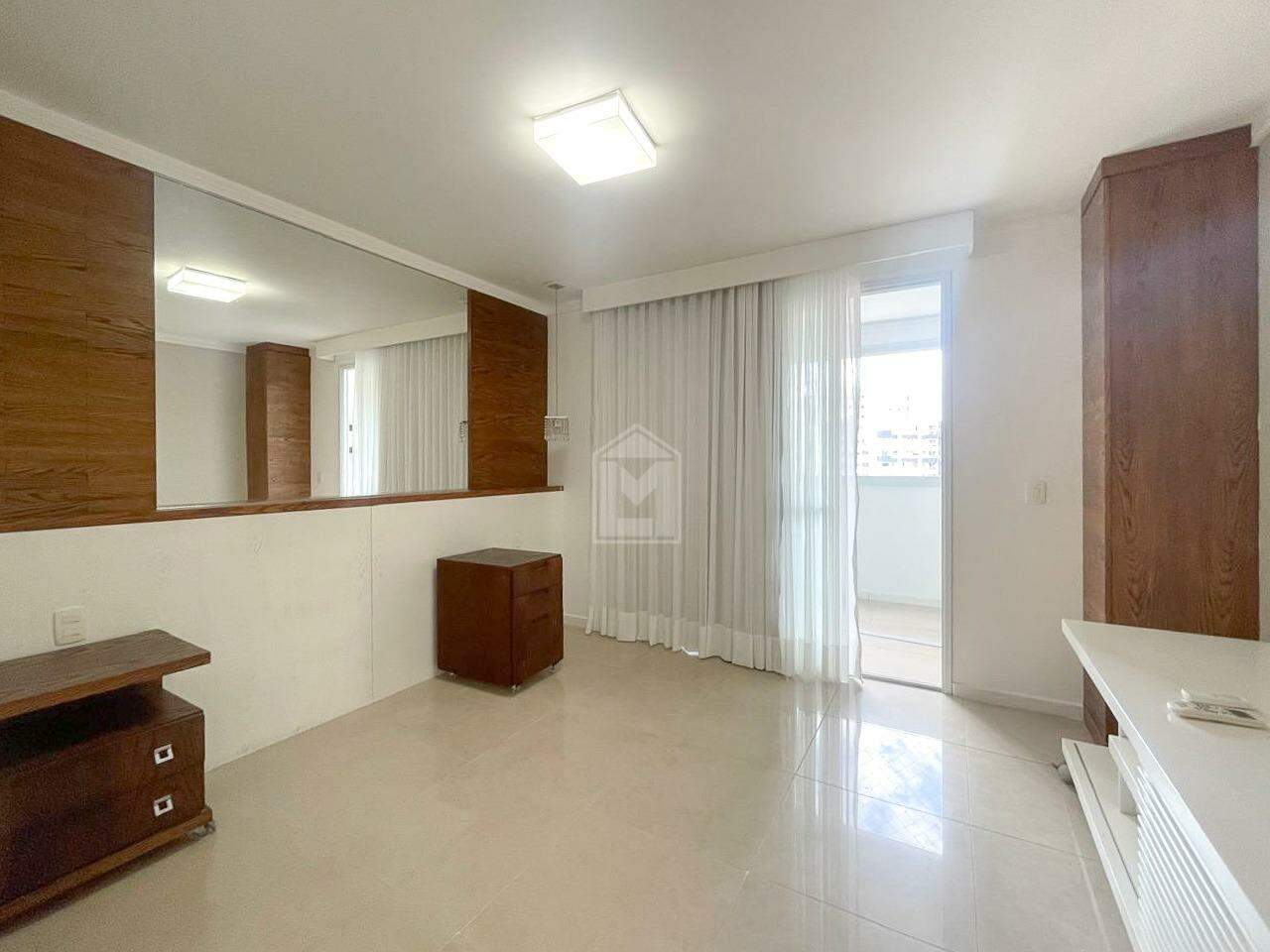 Apartamento para alugar com 4 quartos, 200m² - Foto 18