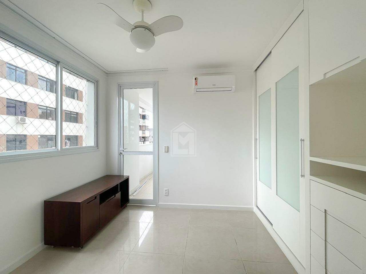 Apartamento para alugar com 4 quartos, 200m² - Foto 15