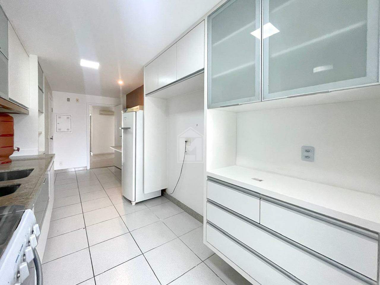 Apartamento para alugar com 4 quartos, 200m² - Foto 27