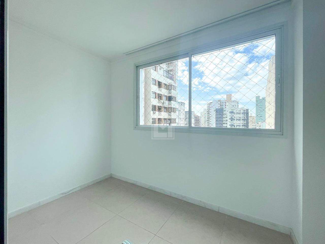 Apartamento para alugar com 4 quartos, 200m² - Foto 19