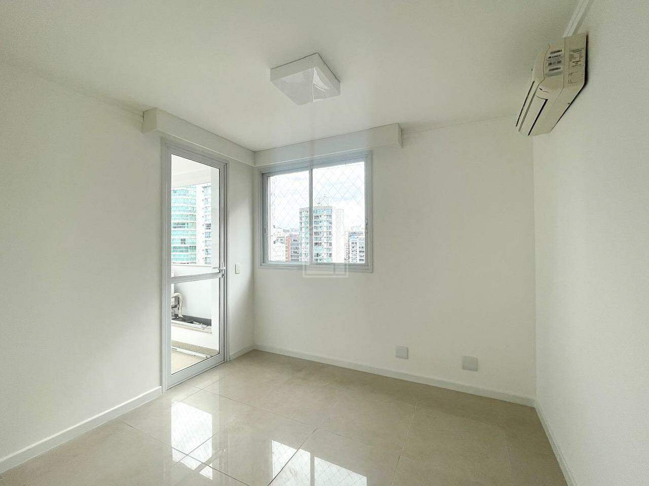 Apartamento para alugar com 4 quartos, 200m² - Foto 12