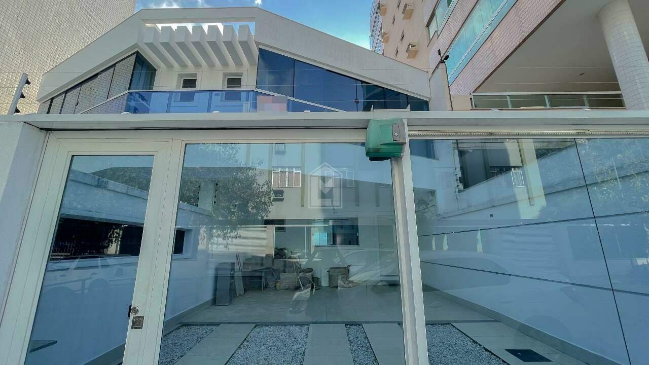 Casa à venda com 4 quartos, 200m² - Foto 1