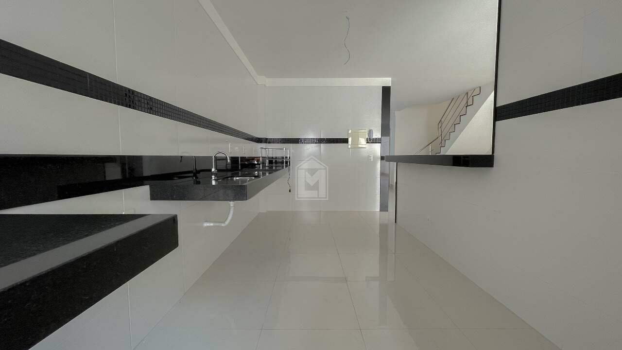 Casa à venda com 4 quartos, 200m² - Foto 8