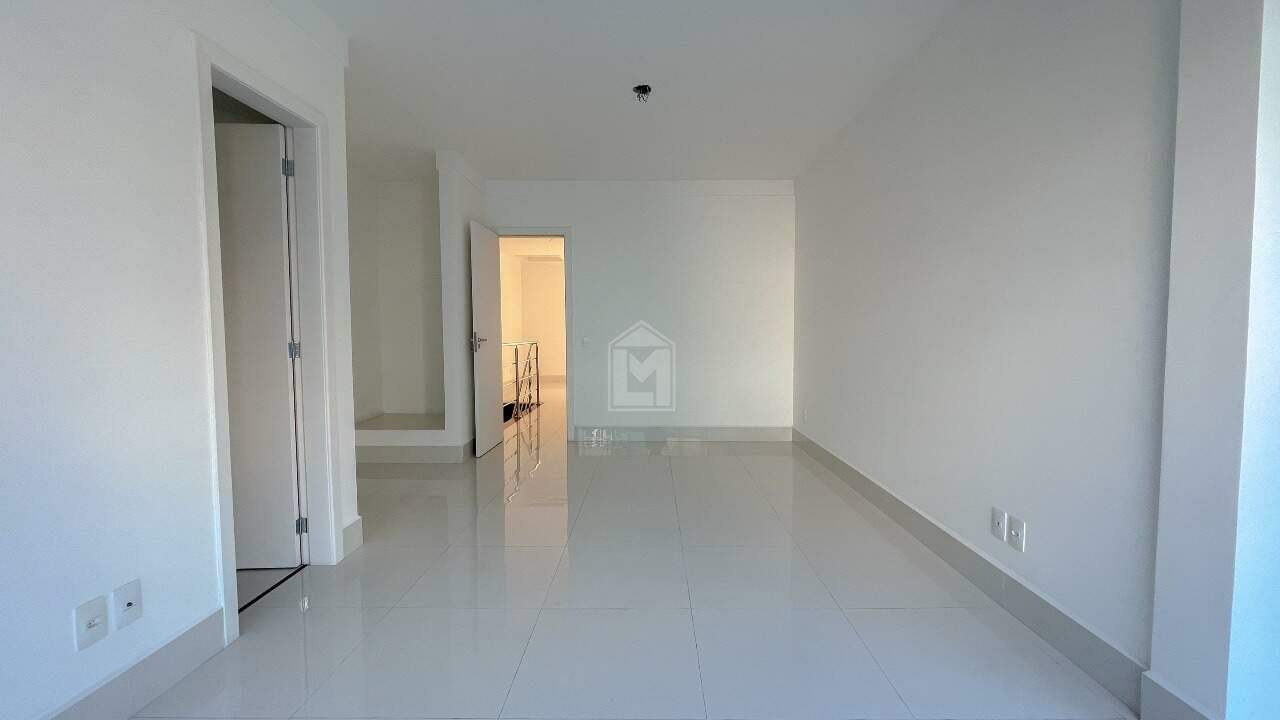 Casa à venda com 4 quartos, 200m² - Foto 14