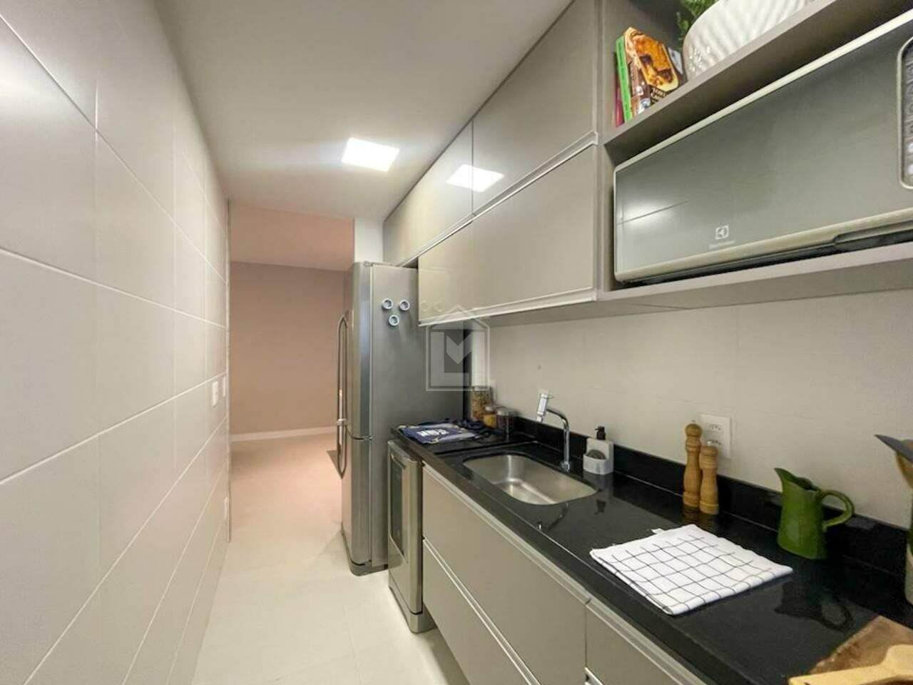 Apartamento à venda com 2 quartos, 75m² - Foto 14