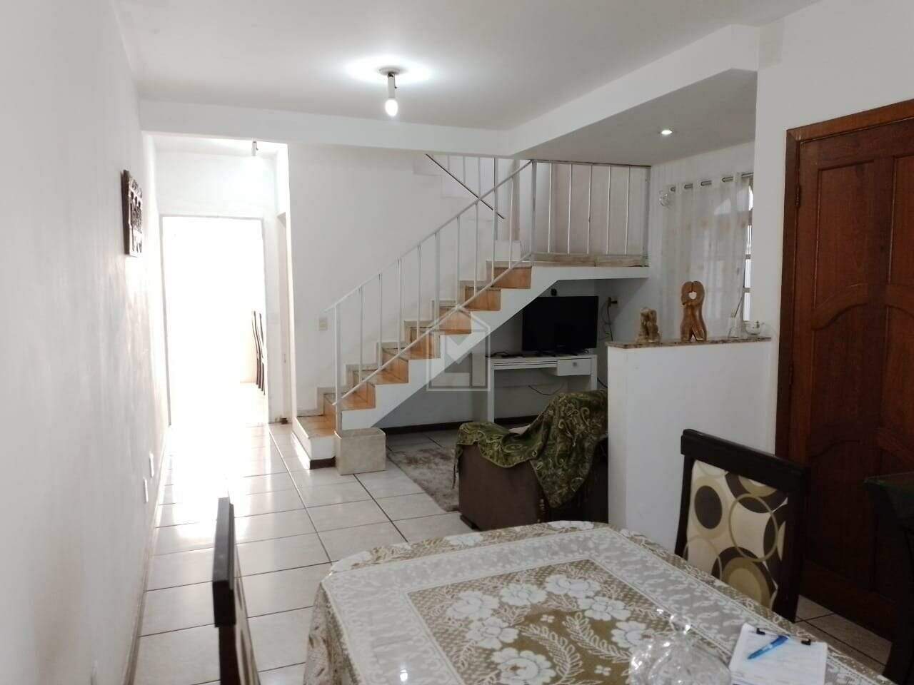 Casa à venda com 4 quartos, 139m² - Foto 1