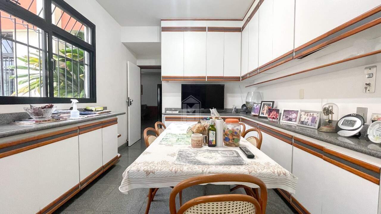 Apartamento à venda com 4 quartos, 300m² - Foto 4