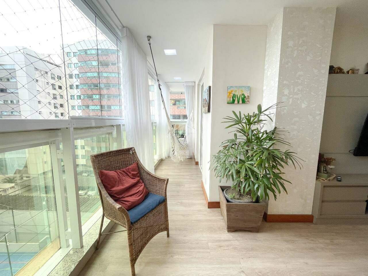 Apartamento à venda com 3 quartos, 110m² - Foto 2