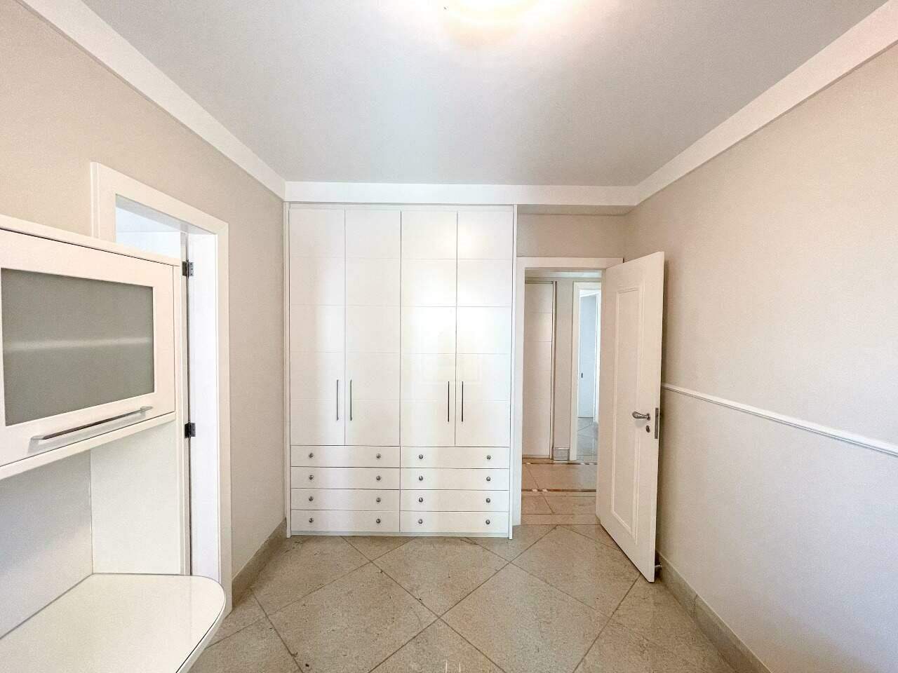 Apartamento à venda com 3 quartos, 168m² - Foto 9