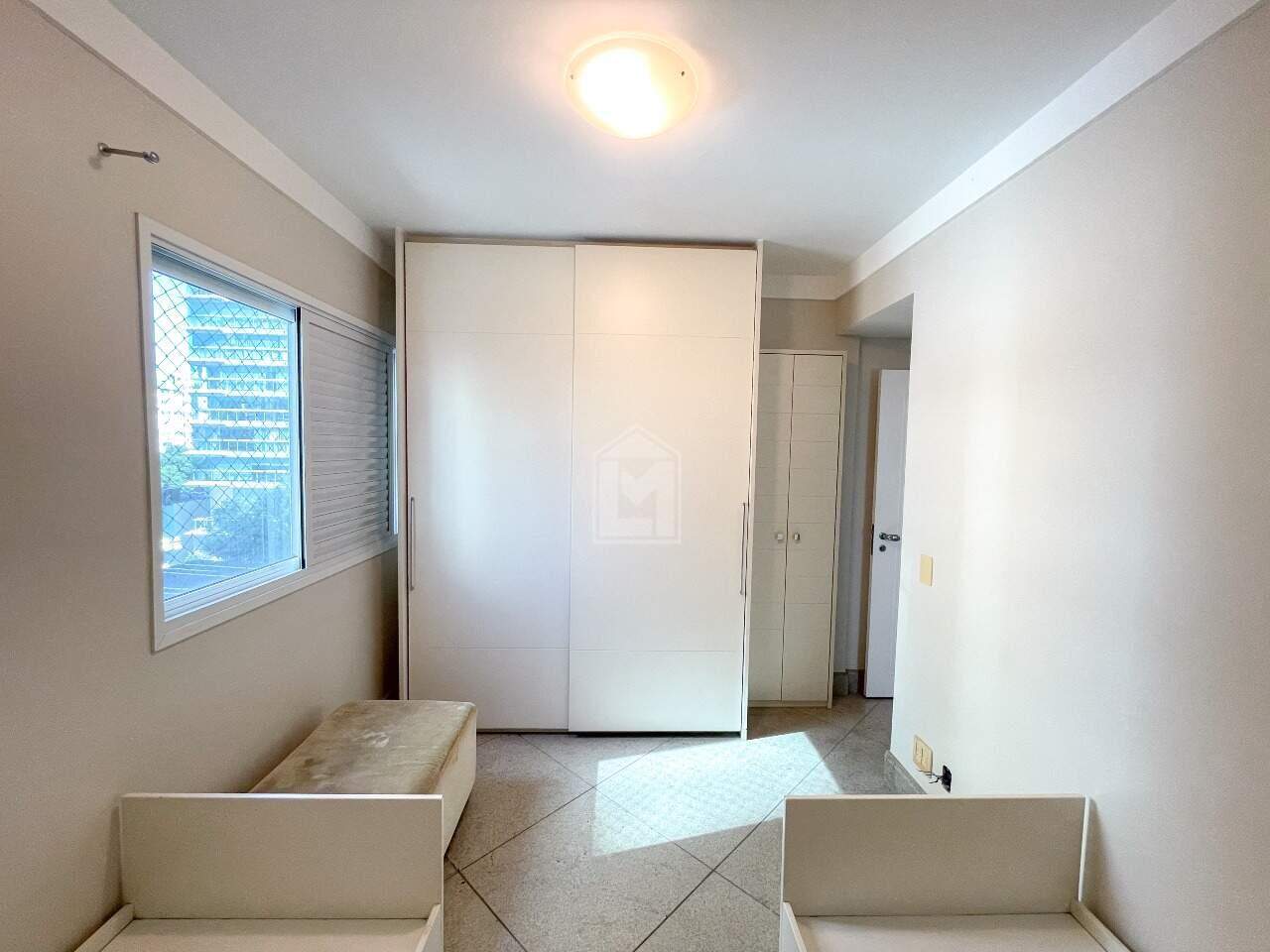 Apartamento à venda com 3 quartos, 168m² - Foto 12