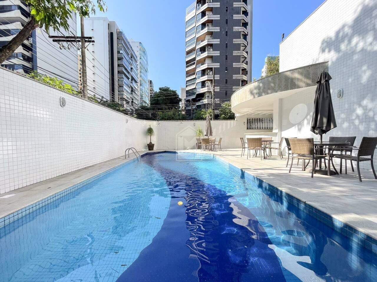 Apartamento à venda com 3 quartos, 168m² - Foto 1