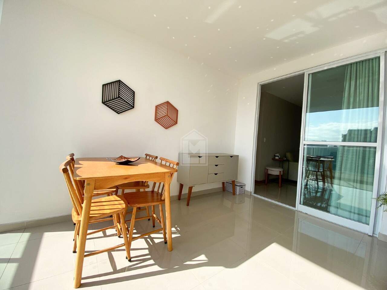 Apartamento à venda com 2 quartos, 75m² - Foto 2