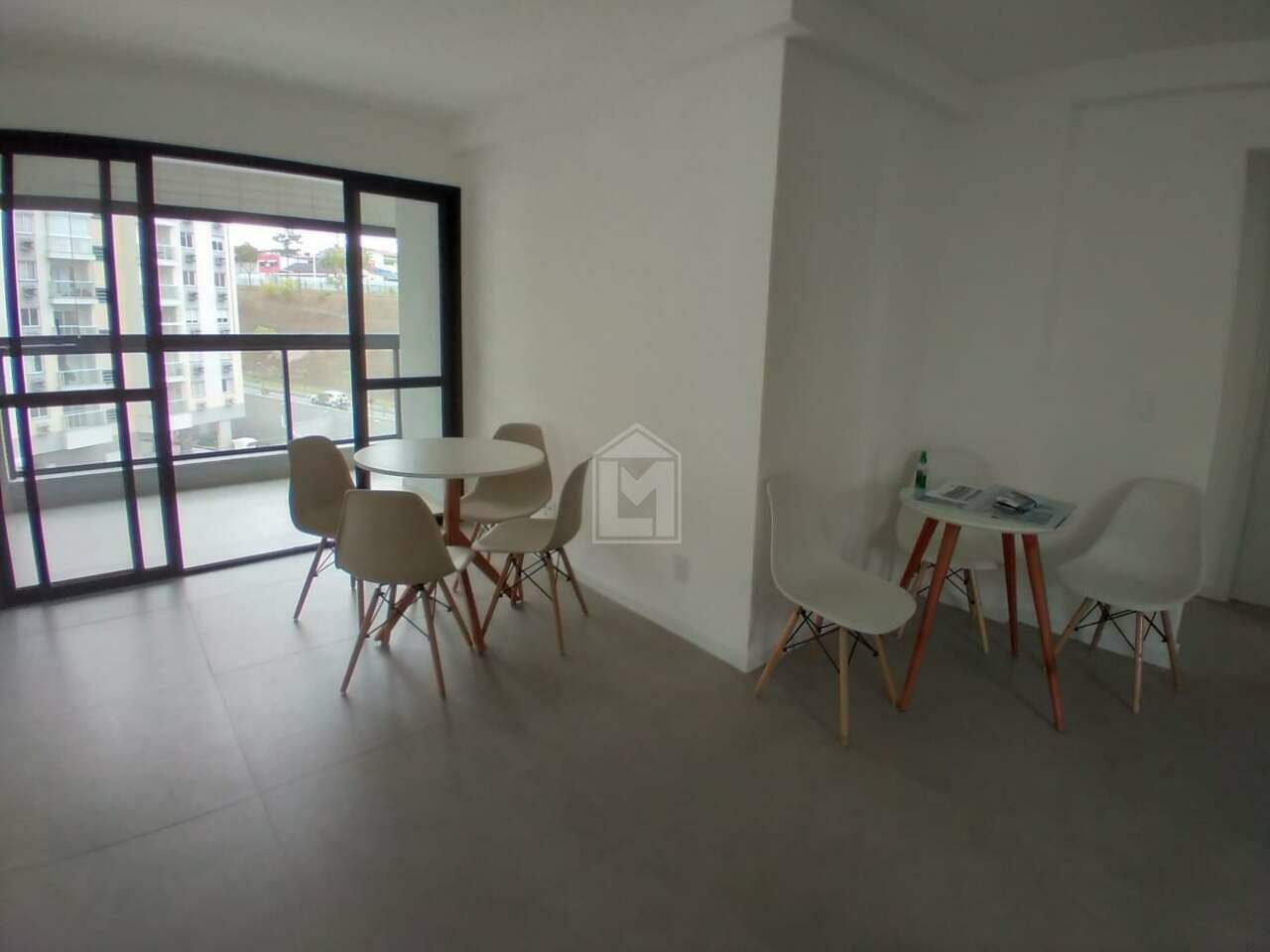 Apartamento à venda com 3 quartos, 77m² - Foto 1