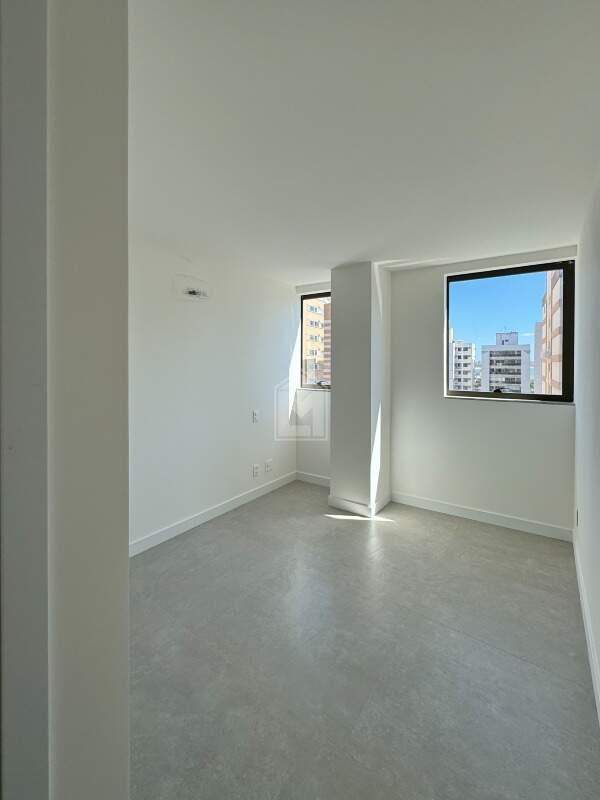 Apartamento à venda com 4 quartos, 217m² - Foto 17