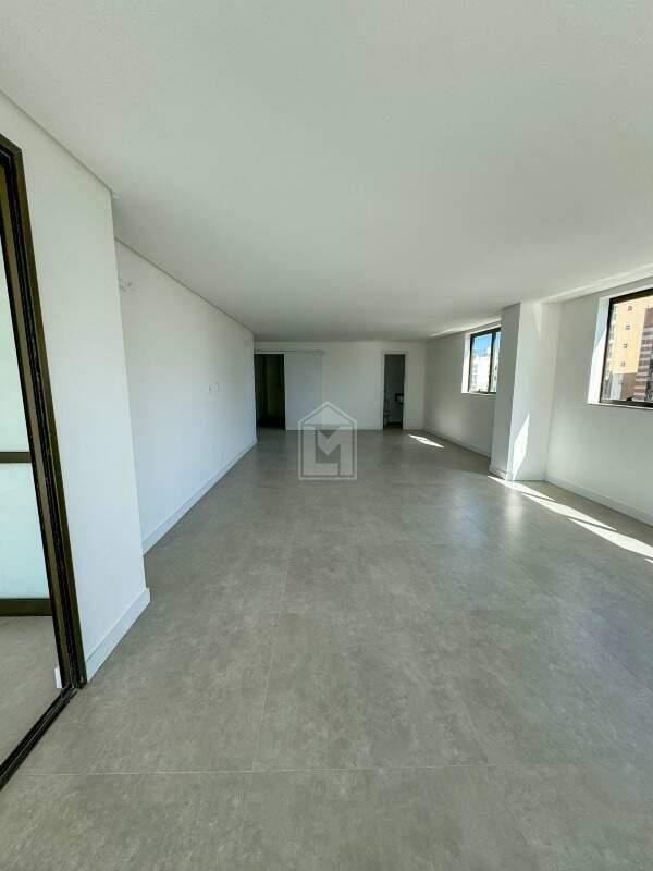 Apartamento à venda com 4 quartos, 217m² - Foto 28