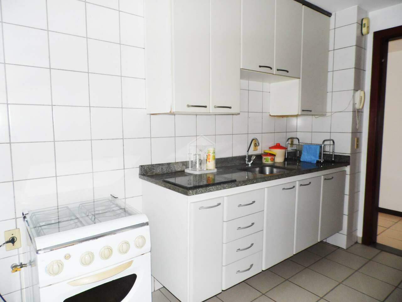 Apartamento à venda com 3 quartos, 90m² - Foto 2