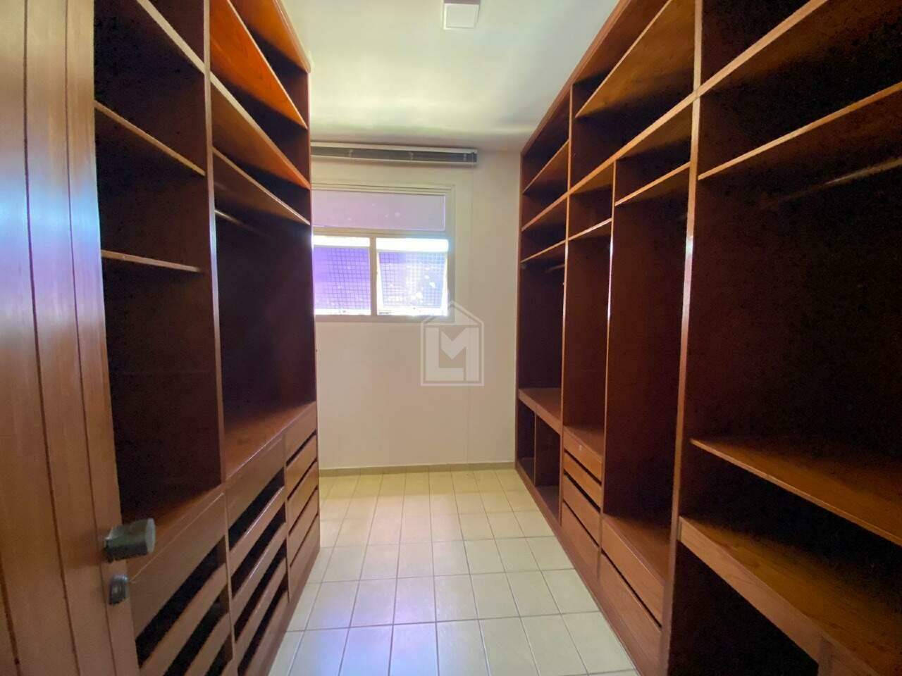 Apartamento para alugar com 4 quartos, 500m² - Foto 11