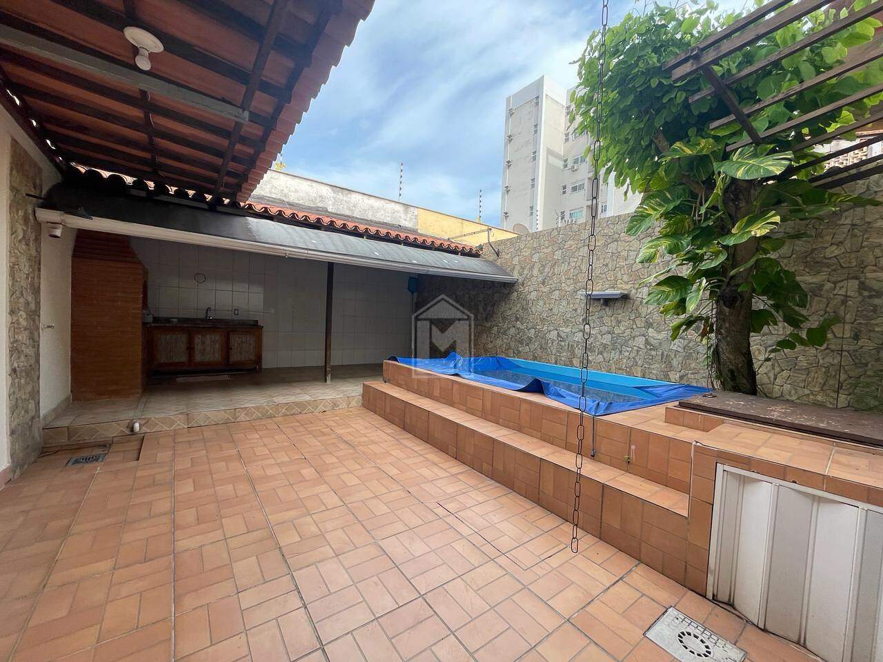 Casa para alugar com 3 quartos, 140m² - Foto 1