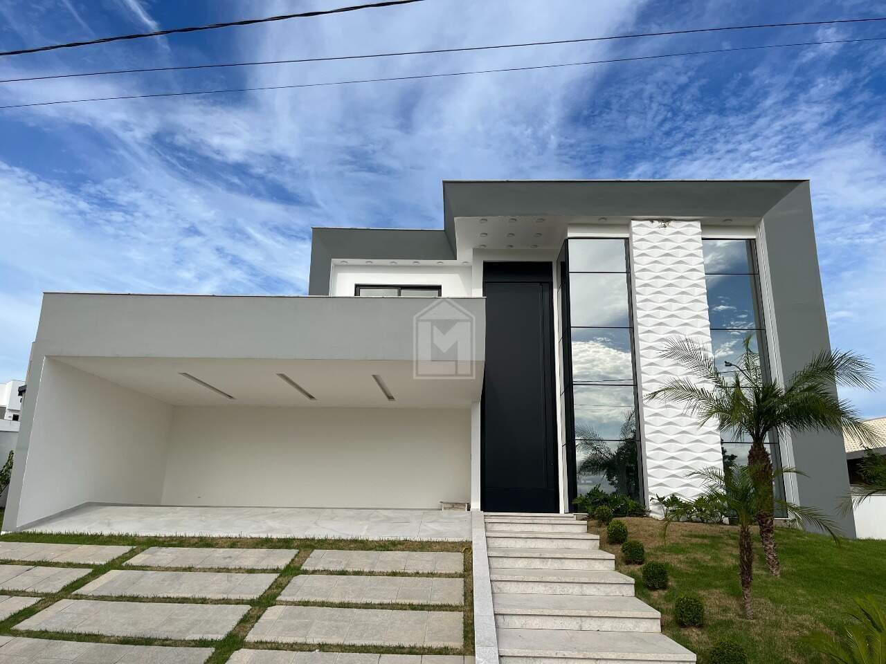 Casa de Condomínio à venda com 4 quartos, 390m² - Foto 2