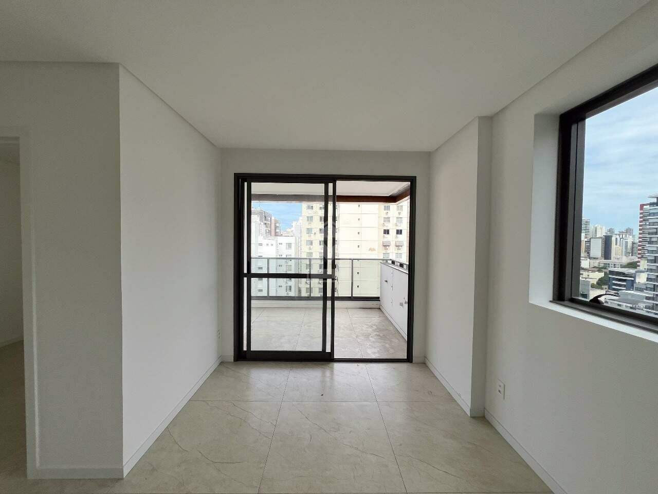 Apartamento à venda com 3 quartos, 100m² - Foto 3