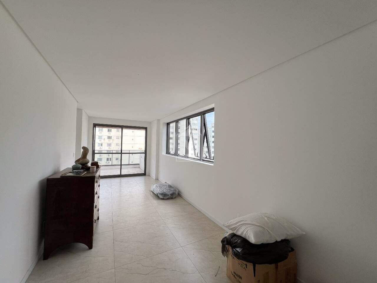 Apartamento à venda com 3 quartos, 100m² - Foto 4