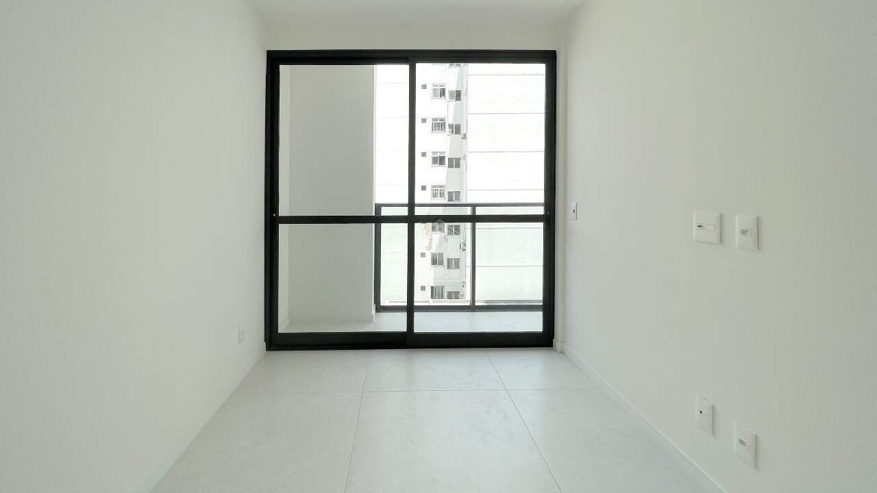 Apartamento à venda com 2 quartos, 66m² - Foto 13