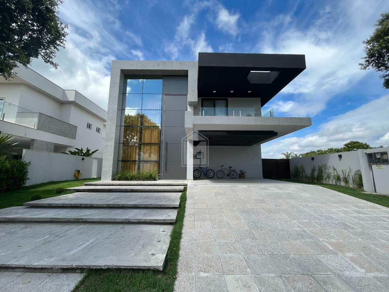 Casa de Condomínio à venda com 3 quartos, 276m² - Foto 1