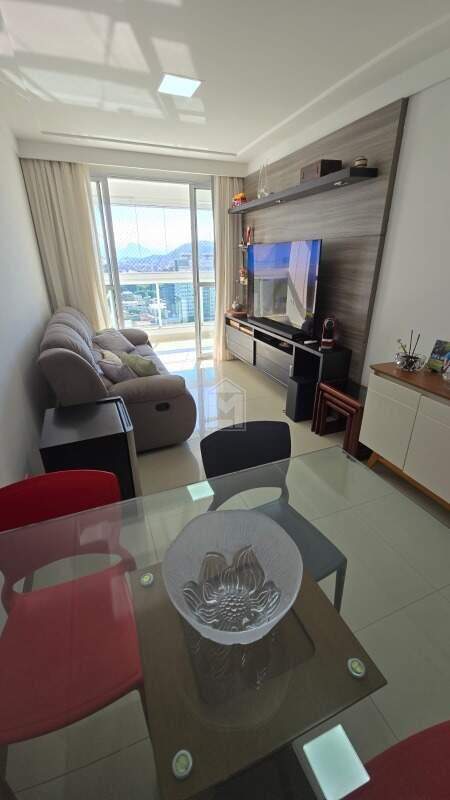 Apartamento à venda com 2 quartos, 93m² - Foto 2