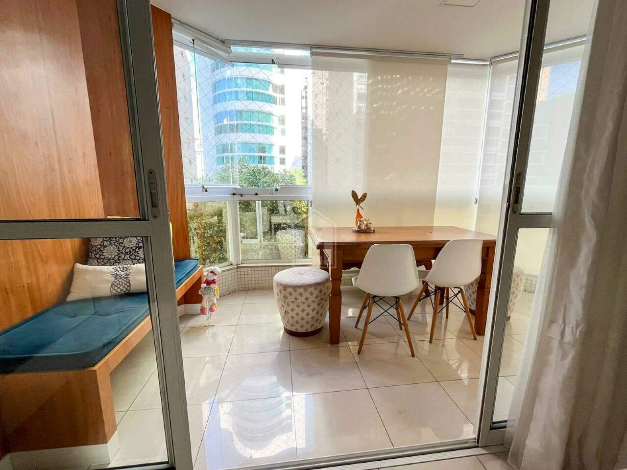 Apartamento à venda com 3 quartos, 169m² - Foto 5