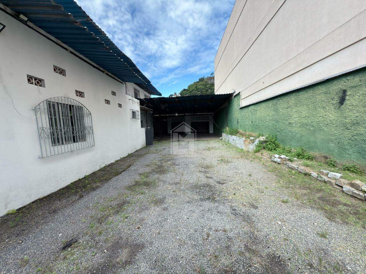 Casa Comercial para alugar com 3 quartos, 294m² - Foto 4