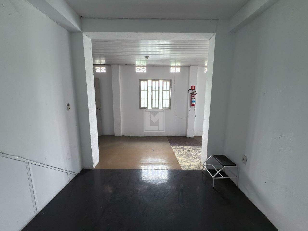Casa Comercial para alugar com 3 quartos, 294m² - Foto 10