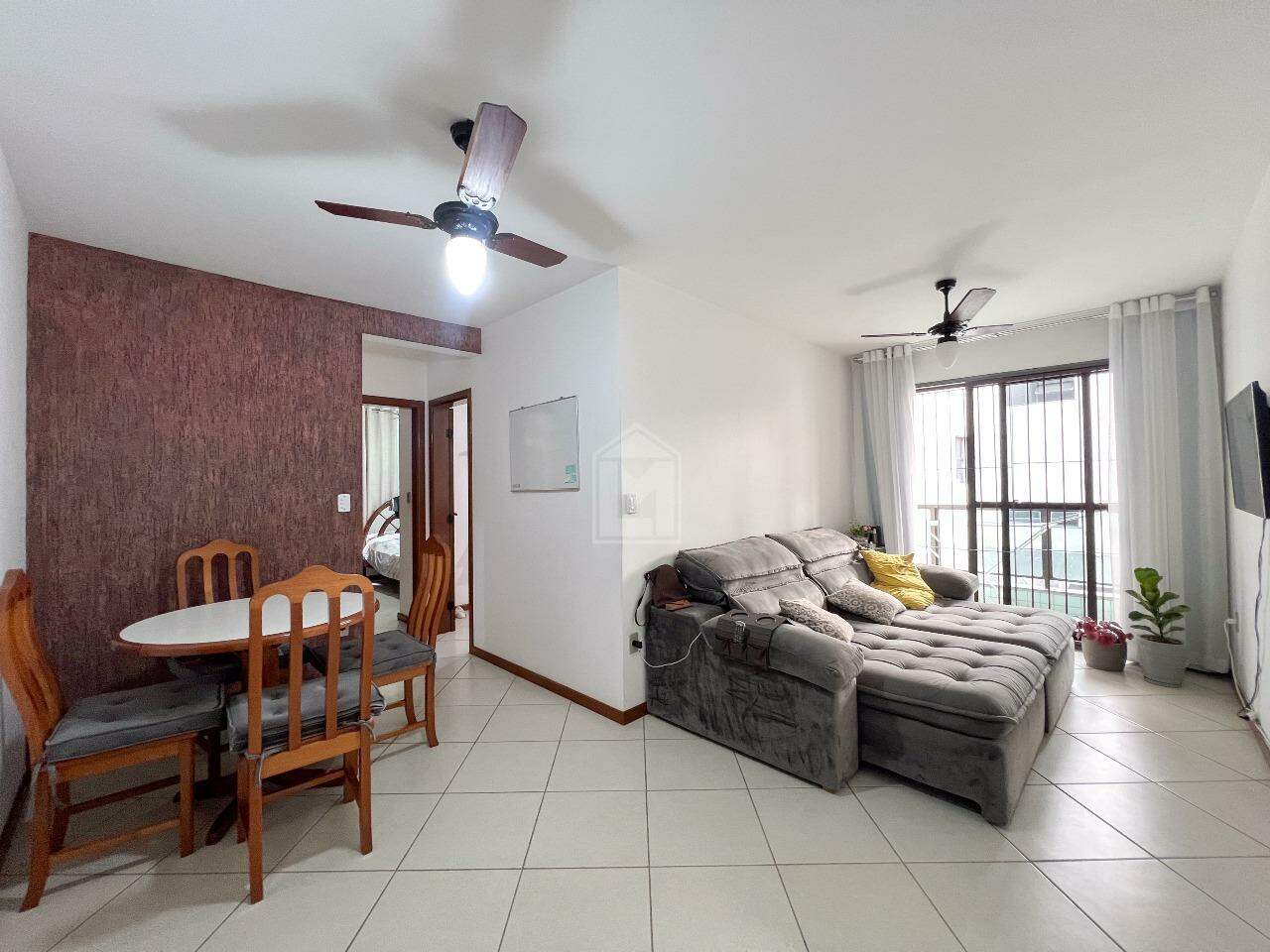 Apartamento à venda com 3 quartos, 90m² - Foto 1