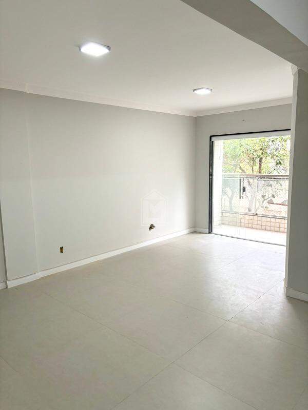 Apartamento à venda com 3 quartos, 115m² - Foto 1