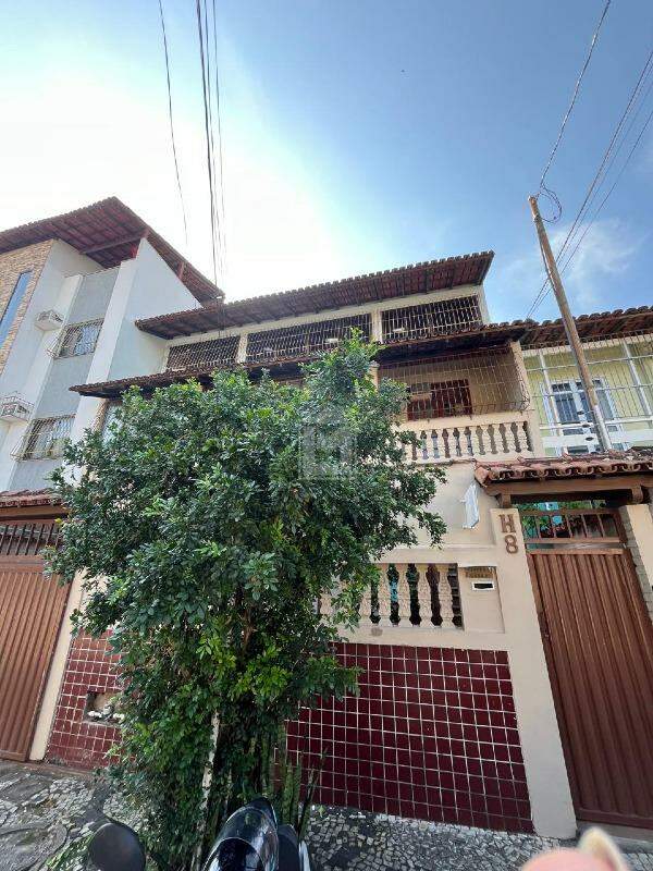 Casa para alugar com 3 quartos, 260m² - Foto 1