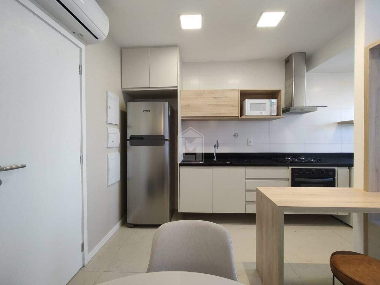 Apartamento para alugar com 2 quartos, 70m² - Foto 14