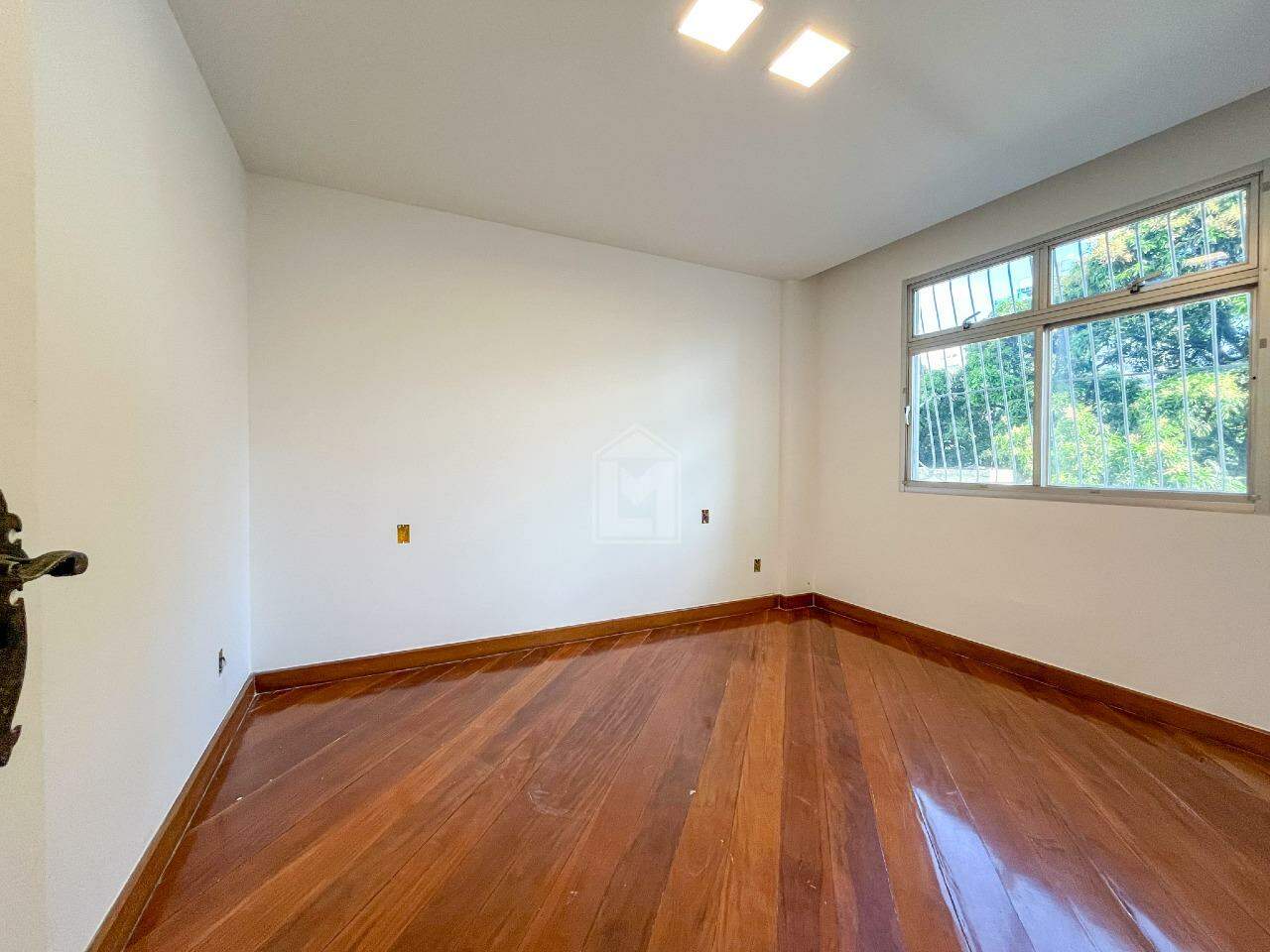 Apartamento à venda com 4 quartos, 260m² - Foto 11