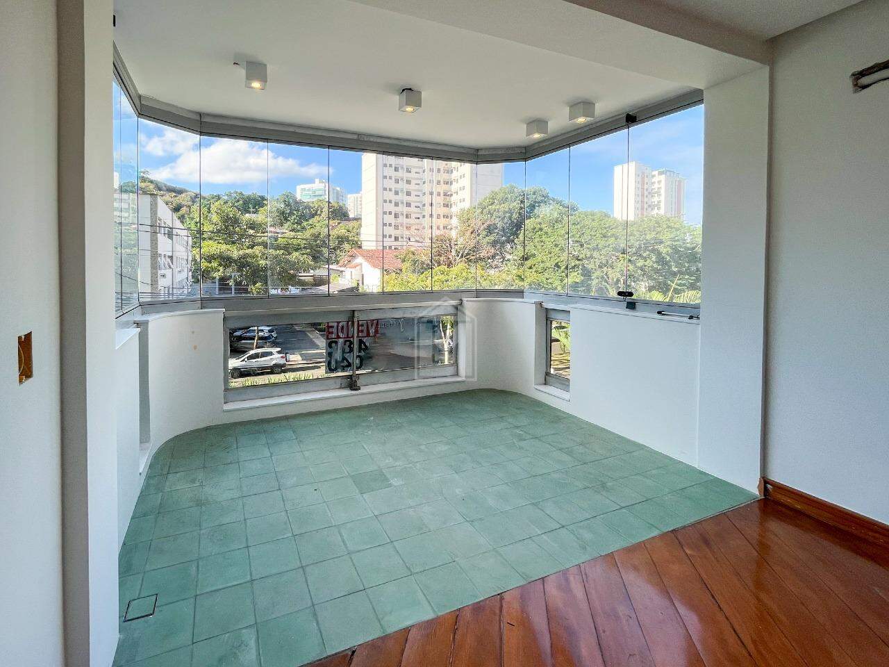 Apartamento à venda com 4 quartos, 260m² - Foto 2