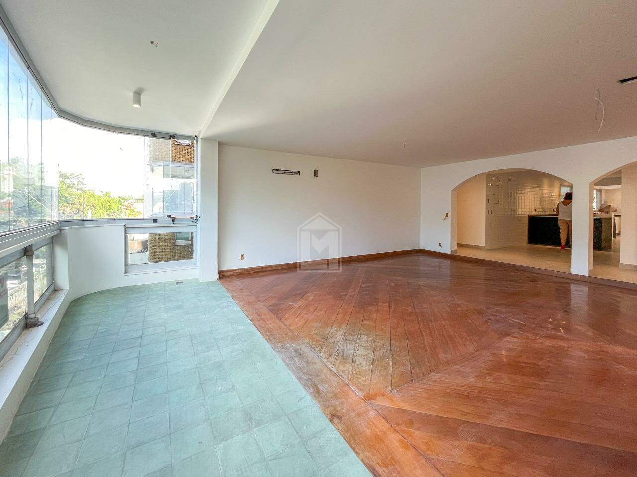 Apartamento à venda com 4 quartos, 260m² - Foto 1