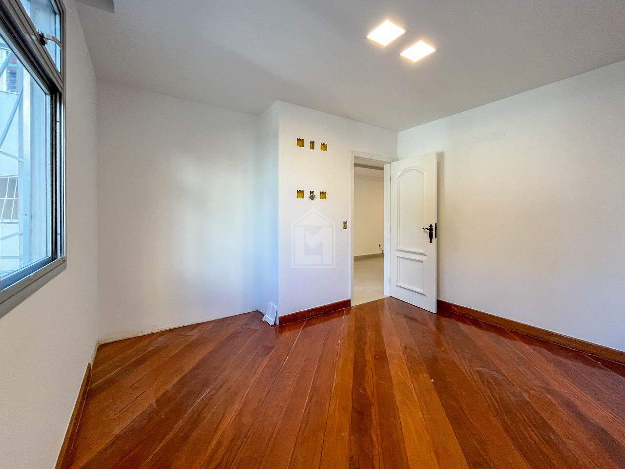 Apartamento à venda com 4 quartos, 260m² - Foto 10