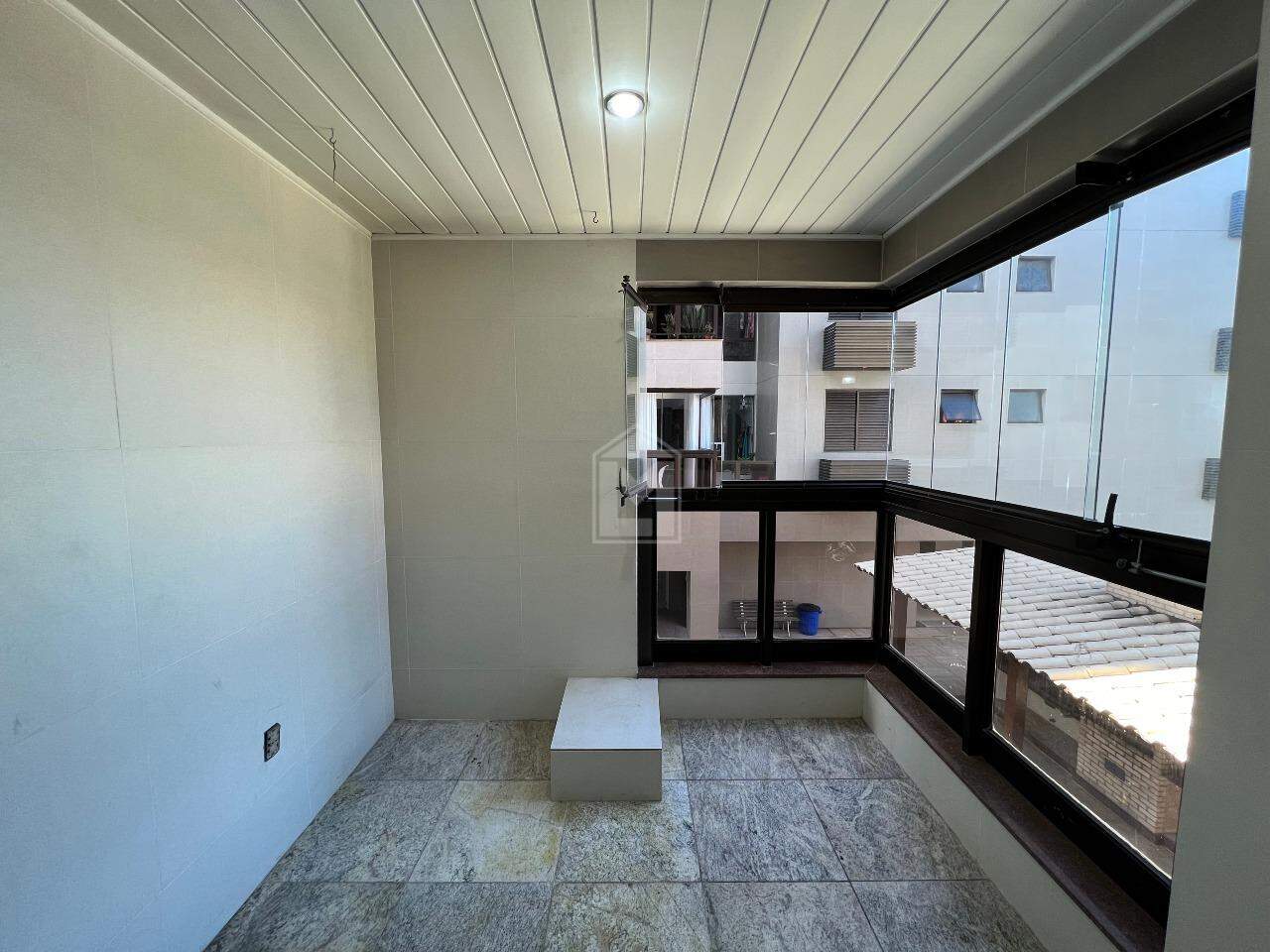 Apartamento para alugar com 3 quartos, 100m² - Foto 2