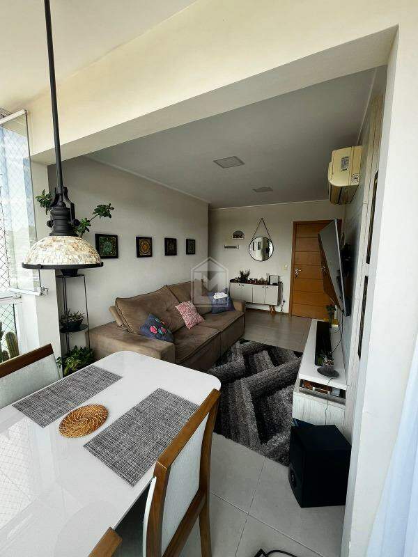 Apartamento à venda com 2 quartos, 60m² - Foto 2