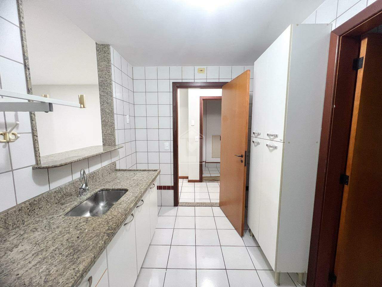 Apartamento à venda com 2 quartos, 70m² - Foto 7