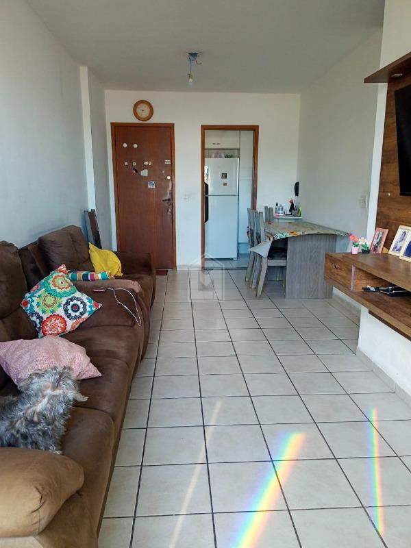 Apartamento à venda com 3 quartos, 75m² - Foto 2