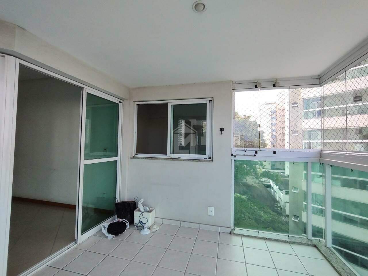 Apartamento à venda com 2 quartos, 63m² - Foto 3