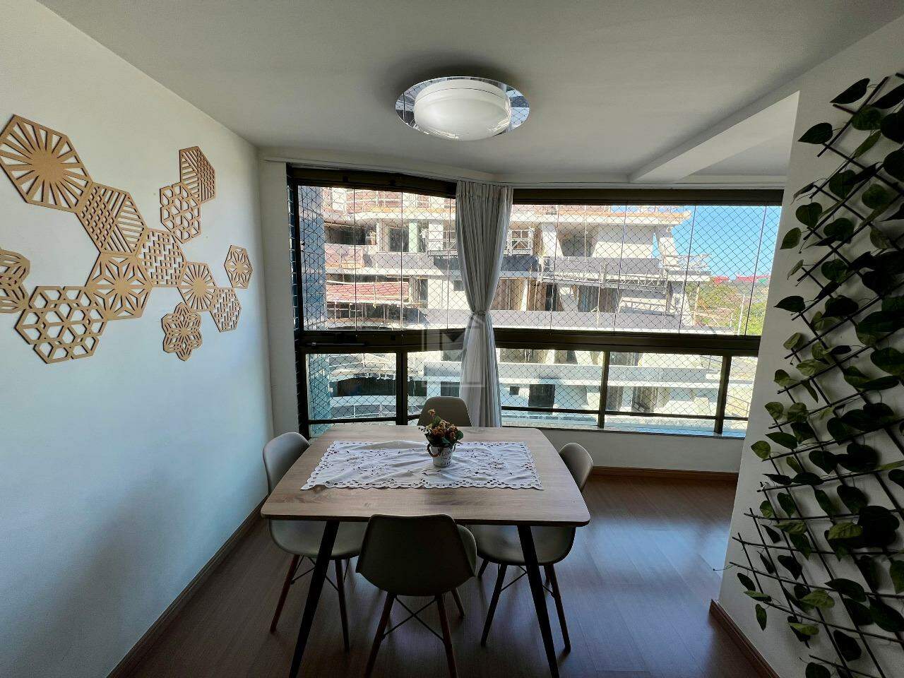 Apartamento à venda com 2 quartos, 64m² - Foto 2