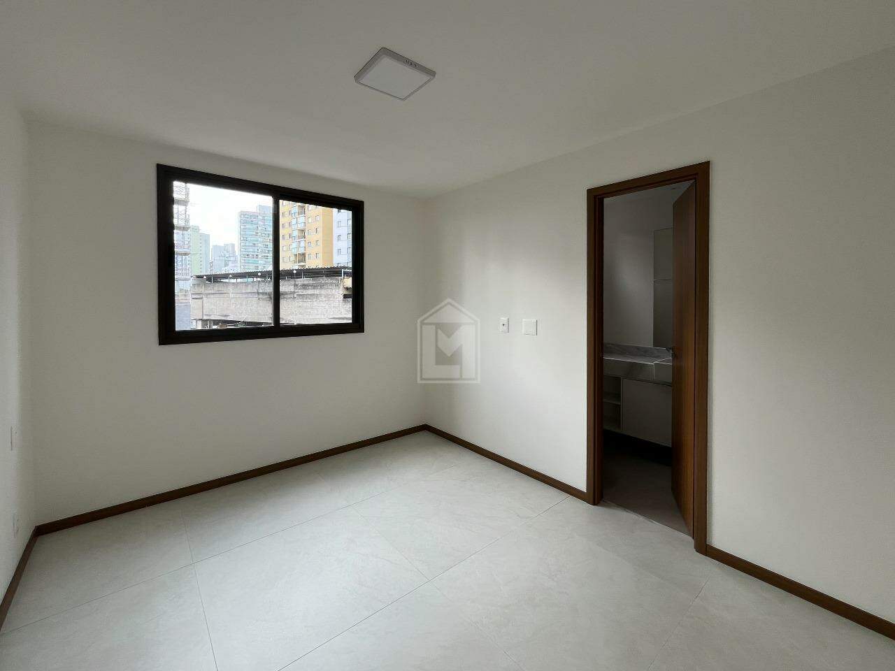 Apartamento para alugar com 3 quartos, 90m² - Foto 4