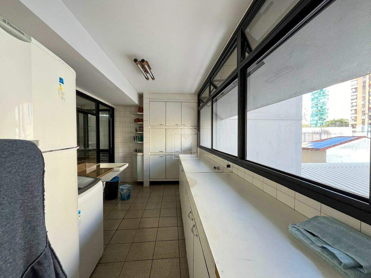 Apartamento à venda com 3 quartos, 225m² - Foto 25